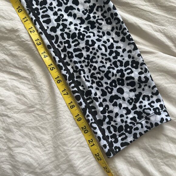 Nike Size Small Leggings Running Crop Mid Rise Stretch Leopard Print - Picture 9 of 9